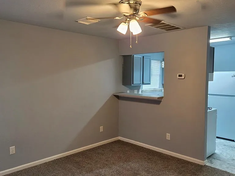 803 Whelton Dr — Photo 2