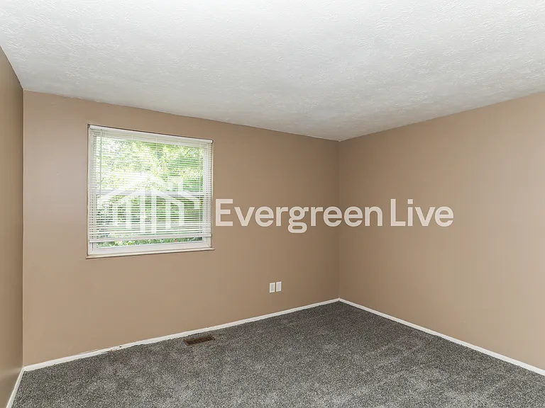 10298 Menominee Dr — Photo 9