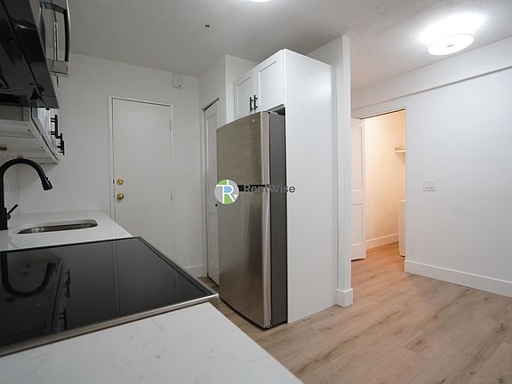 3rd image of 745 E 6th St #18