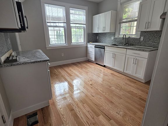 5th image of 15 Tremlett St Unit 1