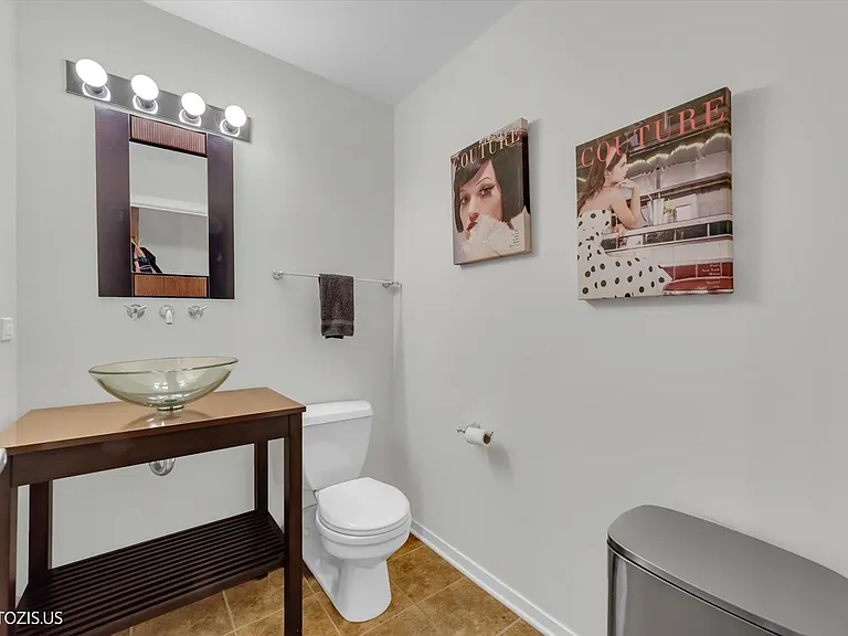 1040 W Adams St #422 — Photo 27