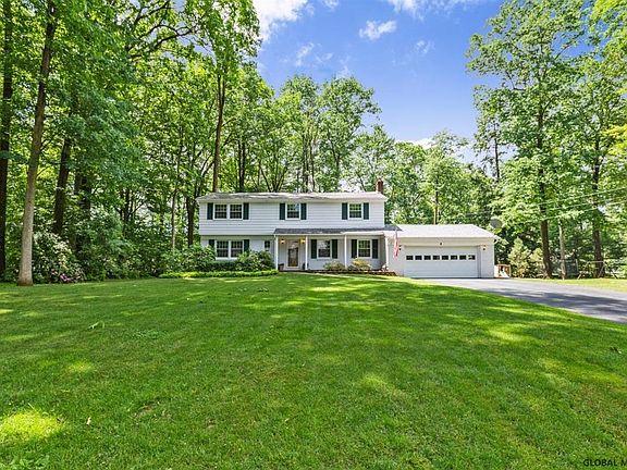 2nd image of 4 Hemlock Dr