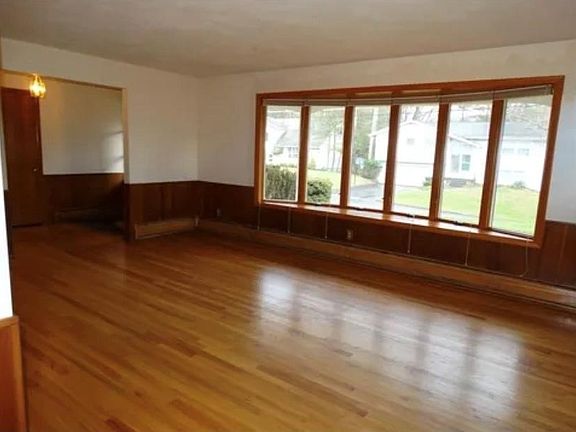 5th image of 2437 Rhonda Dr