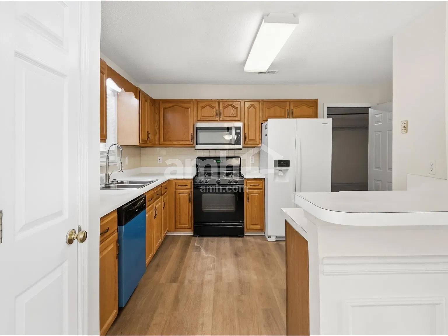 3 bed, 2.5 bath, 1456 sqft, $2,150 — Photo 3