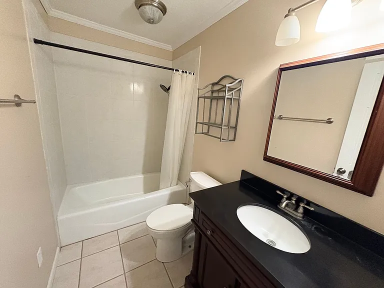 2213 Vine St — Photo 10