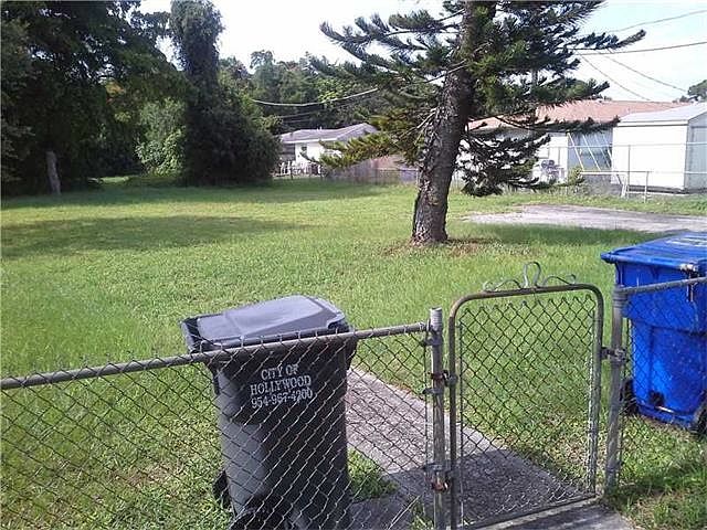2nd image of 5739 McKinley St