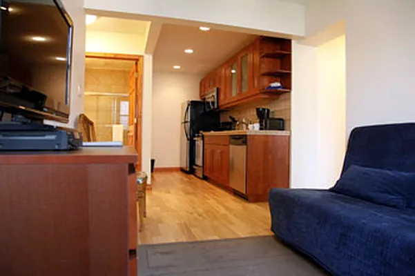 Rented by Easy Rental LLC | media 28