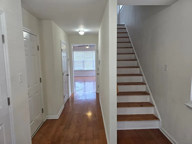 9804 Blackwell Dr — Photo 2