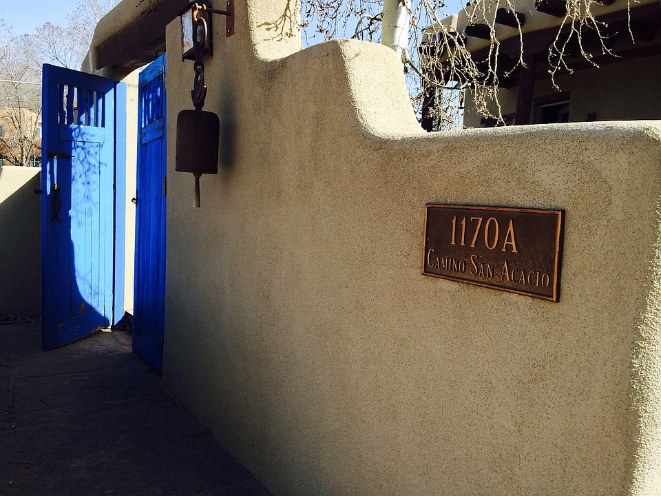 Blue gate entryway