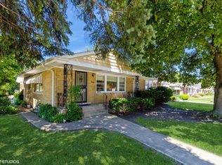 6978 W Keeney St, Niles, IL 60714