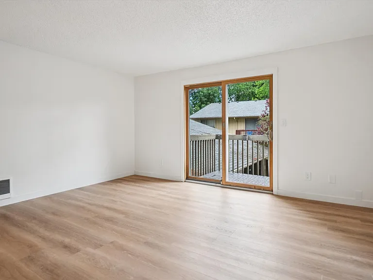 3924 SE 168th Ave — Photo 7