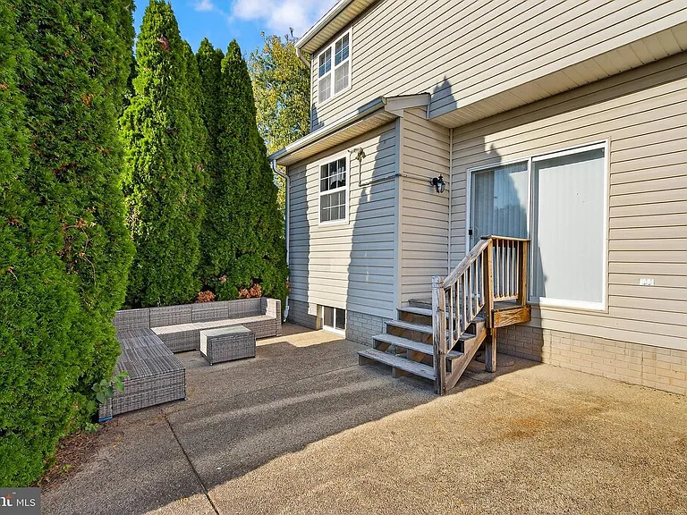 27 Planetree Dr #1 — Photo 33