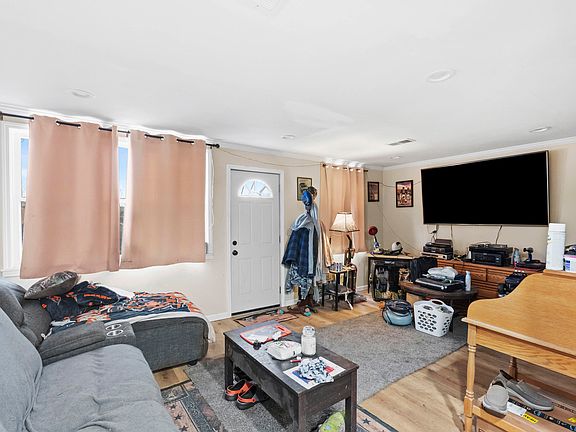 5th image of 5058 Georgia St