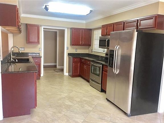 3rd image of 2200 Cambridge Dr