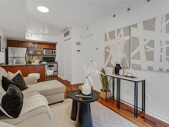 5th image of 38 Western Battery Rd #632