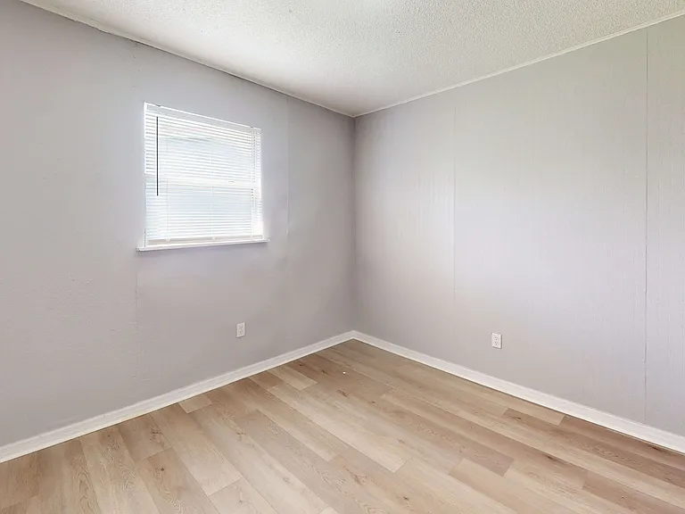 Lakeland Manor Apartment Homes — Photo 9
