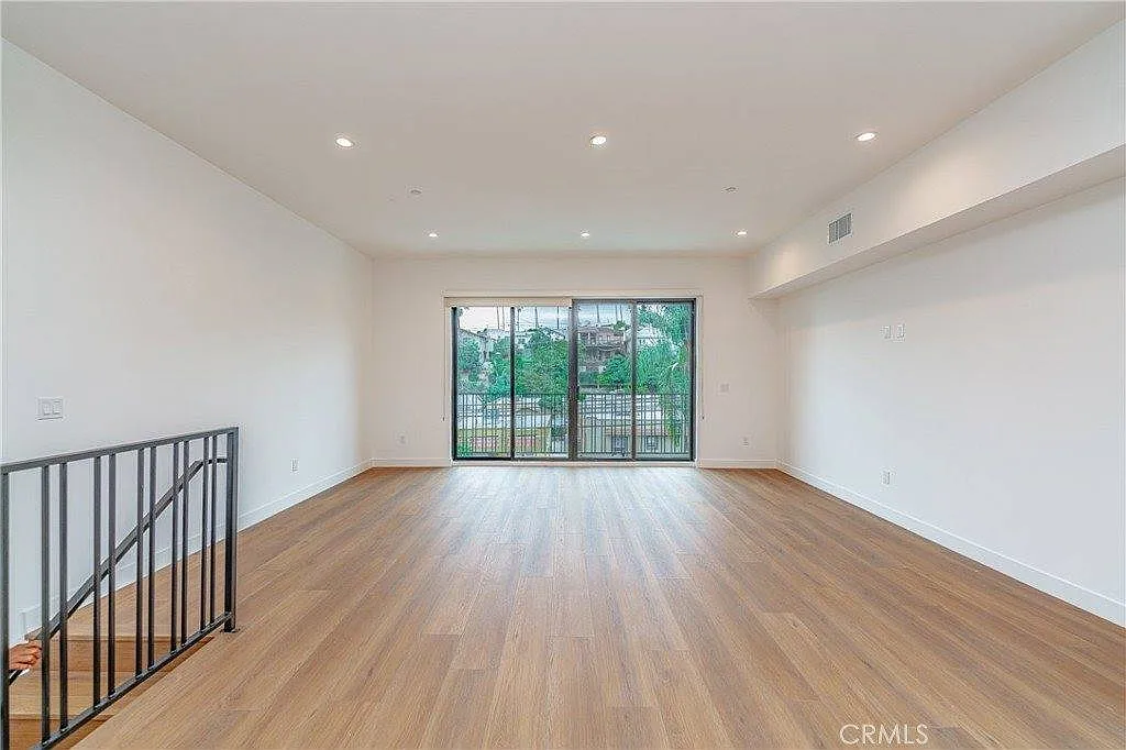 5 bed, 1871 sqft, $6,200 — Photo 4