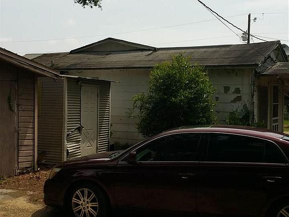 4th image of 801 1/2 W Cross St