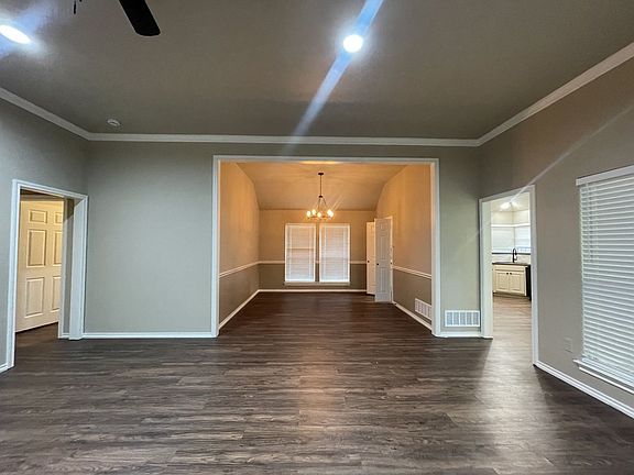 3rd image of 204 Carlsbad Dr
