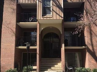 3304 Woodburn Village Dr APT 11, Annandale, VA 22003