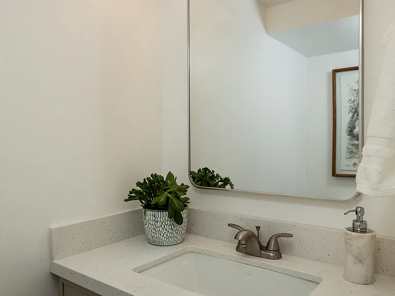 Solano Apartments — Photo 61