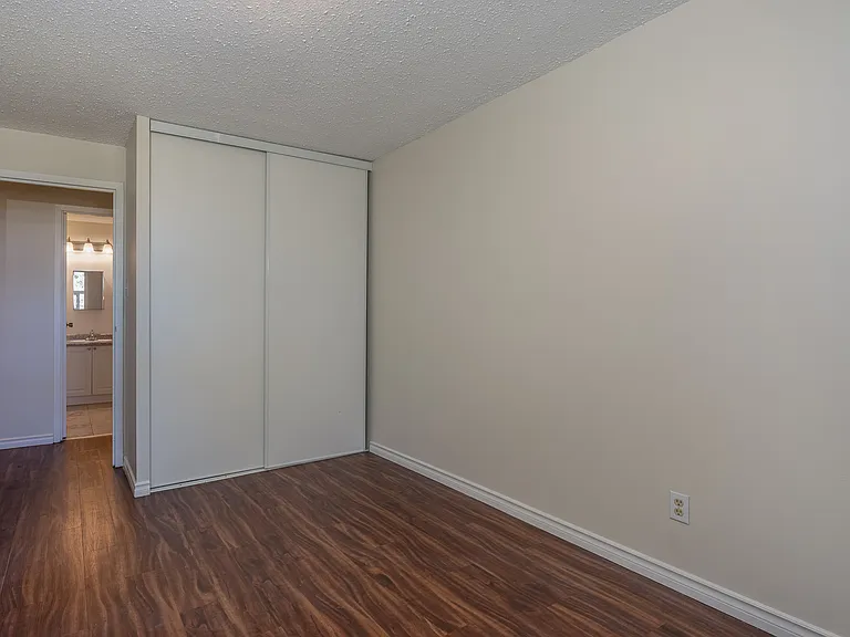 554 Ivings Dr — Photo 18