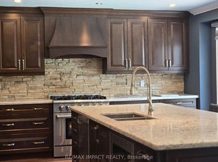 28 Fairmeadow Pl E, Whitby, ON L1N 8W5