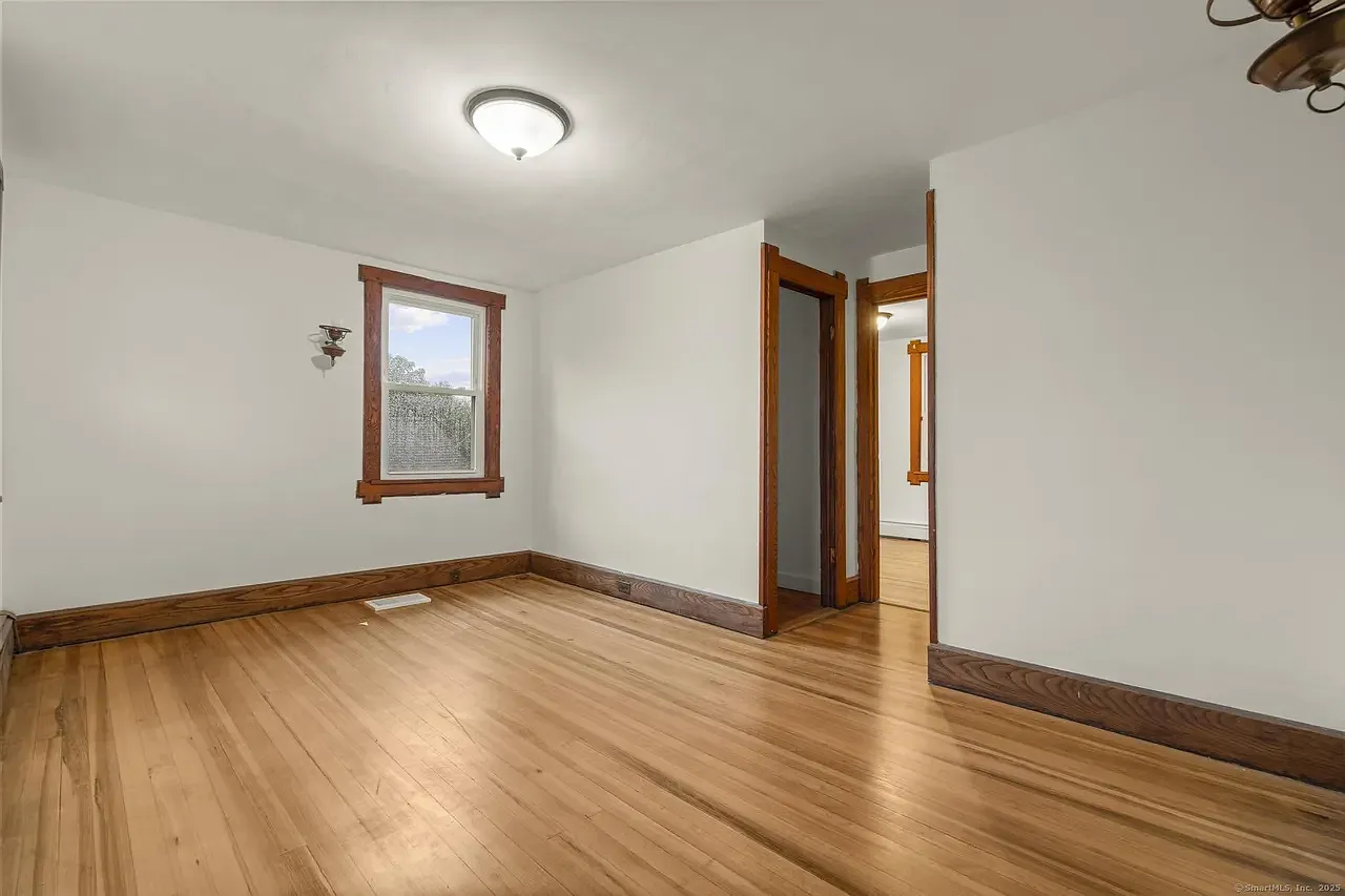 5 bed, 2.5 bath, 1870 sqft, $4,200 — Photo 3