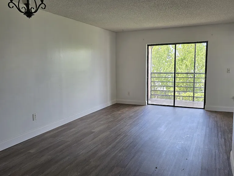 871 NE 207th Ln #202 — Photo 3