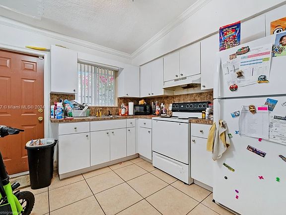 4th image of 3760 Day Ave #1