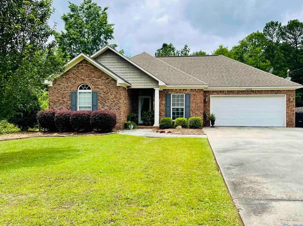 4988 Honeysuckle Ln W, Southside, AL 35907