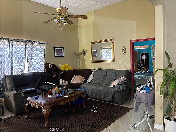 5th image of 698 W Phillips Blvd