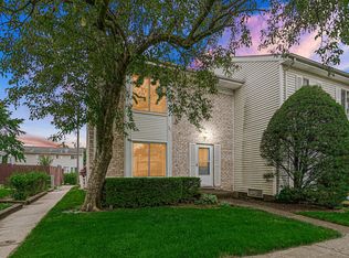 101 Pilgrim Ct, Bolingbrook, IL 60440