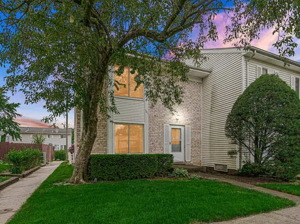 101 Pilgrim Ct, Bolingbrook, IL 60440