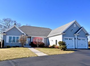163 Tucker Ln, Dartmouth, MA 02747