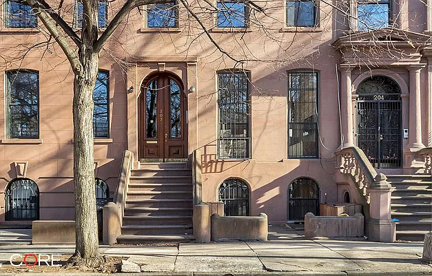 Rented by CORE | media 13