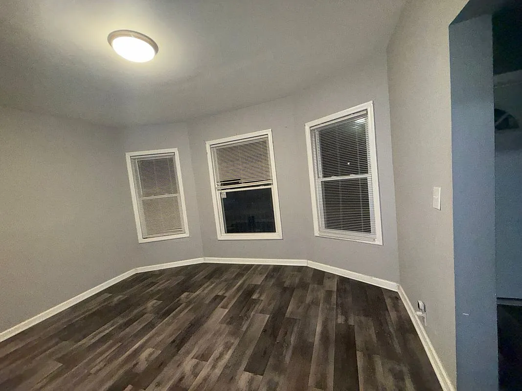 4 bed, 1.0 bath, 1350 sqft, $2,900 — Photo 3