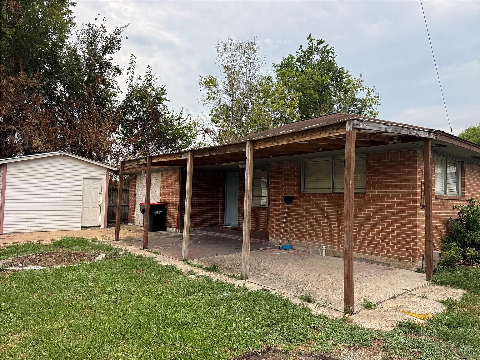 3 bed, 2.0 bath, 1407 sqft, $1,500 — Photo 2