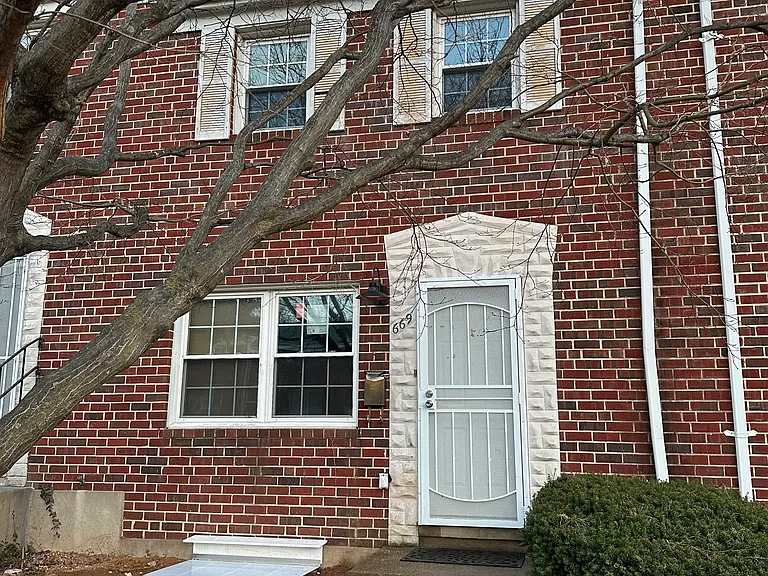 669 Queensgate Rd — Photo 11