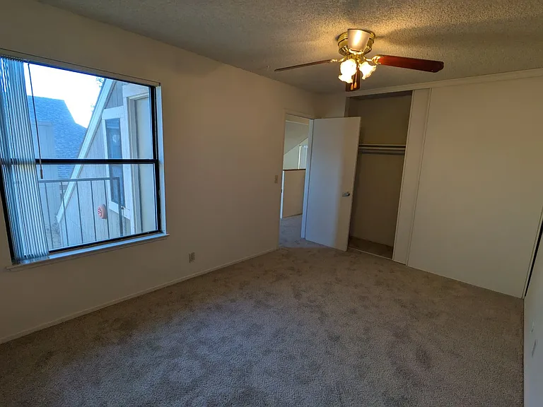 Eastlake Apartments — Photo 28