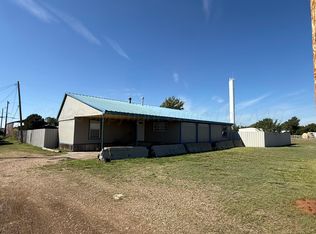 101 Gaines St, Claude, TX 79019