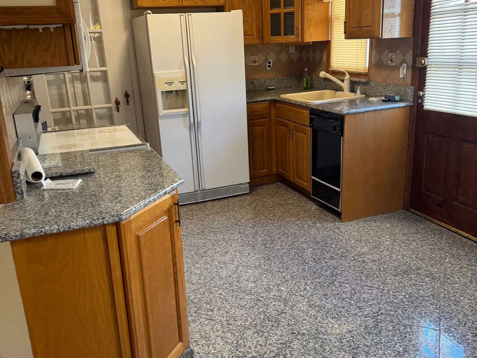 3 bed, 1250 sqft, $4,975 — Photo 2