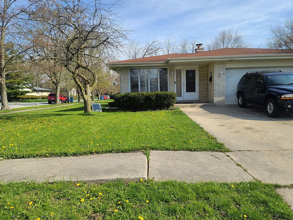 2nd image of 16507 Woodlawn East Ave