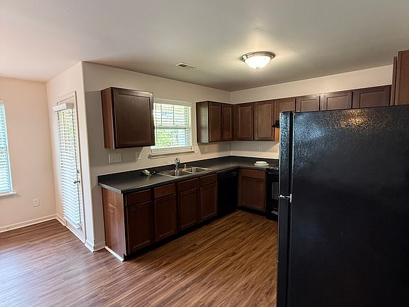 5th image of 392 White Oak Trce