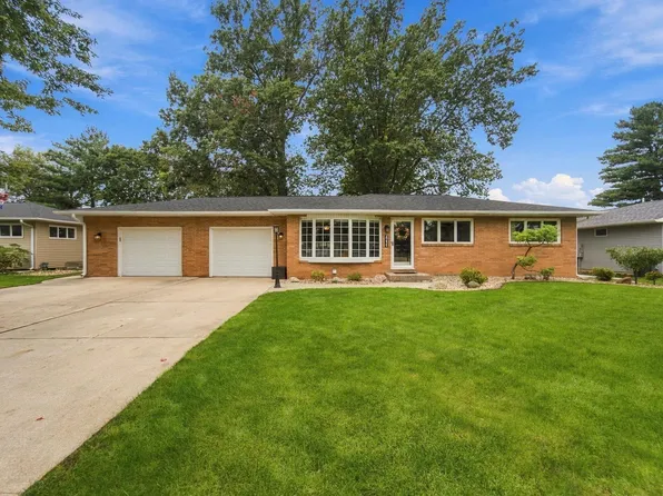 4211 Crestview Dr, Cedar Falls, IA 50613