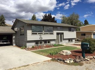 823 W Golf Course Dr, Chelan, WA 98816