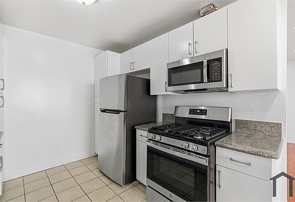 5th image of 956 Elden Ave APT 6