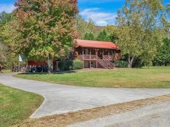 32 Mountain Meadows Dr, Hayesville, NC 28904