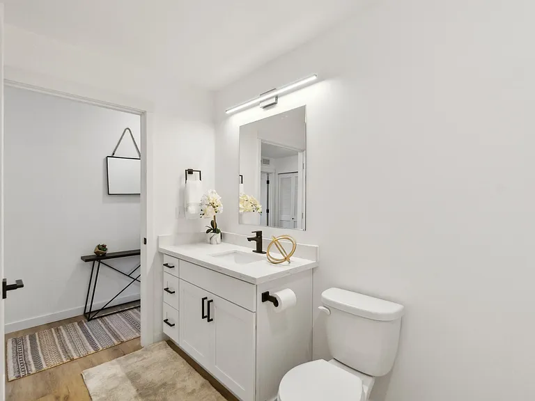 Copperstone Luxury Apartments and Townhomes — Photo 43