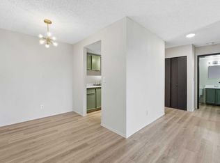 1113 37th St SW #305, Calgary, AB T3C1S5